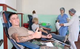 Circa 500 de militari moldoveni au donat sînge