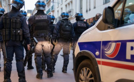 Franța a declarat o amenințare teroristă sporită după un atac în școală