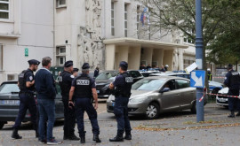 Франция мобилизует тысячи силовиков после атаки мужчины на школу