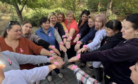 Moldovencele din străinătate care au învins cancerul ajută femeile din Moldova