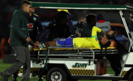 Серьезная травма в матче с Бразилией нападающего АльХиляля увезли на носилках