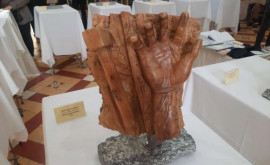 O expoziție a unui sculptor italian a fost vernisată la un muzeu din capitală