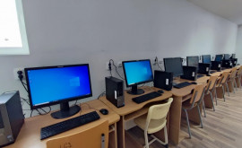 Республика Корея передала в дар молдавским школам 150 компьютеров