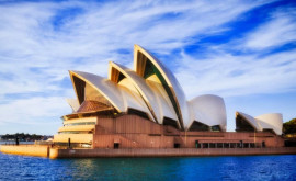 Сиднейский оперный театр отмечает свое 50летие световым шоу