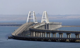 Россияне снова перекрыли Крымский мост