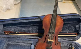 Un cetățean avea în bagaj o vioară cu valoare istorică