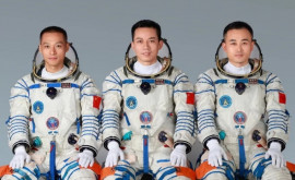China a trimis în spaţiu misiunea cu cel mai tînăr echipaj de astronauţi