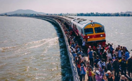 В Таиланде анонсировали запуск плавающего поезда