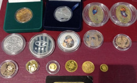 O pasagera a încercat să scoată ilegal din țară monede și lingouri din metal prețios