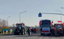Transportatorii polonezi amînă începerea blocadei la frontiera cu Ucraina