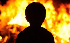 Un minor a salvat din incendiu un copil de 2 ani