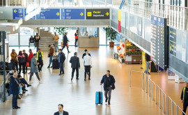 O femeie prinsă pe Aeroportul Internațional Chișinău cu sute de pașapoarte
