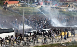 В Турции протестующие атаковали базу США полиция применила водометы