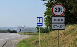De pe drumurile naționale se fură indicatoare rutiere și parapete metalice