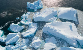 Макрон обещает выделить миллиарды на исследования таяния ледяных шапок