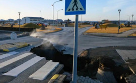 Imagini din orașul fantomă din Islanda amenințat de posibile erupții vulcanice Pămîntul a început să se crape