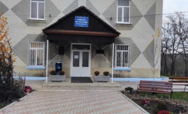 Exemplu de urmat Întrun sat din raionul Ocnița prima persoană care a venit la vot a fost preotul satului