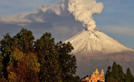 Vulcanul Popocatepetl a început să erupă în Mexic