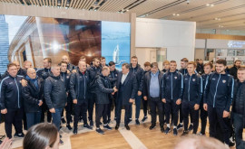 Как национальную сборную по футболу встретили в аэропорту Кишинева