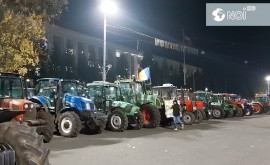 Fermierii șiau parcat tractoarele în PMAN pe noapte