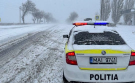 Ситуация на дорогах ухудшается с каждым часом изза снегопада 