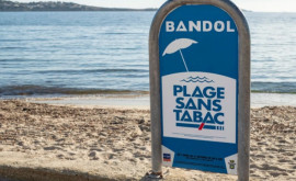 Франция запретит курение на пляже Макрон хочет создать первое поколение без табака