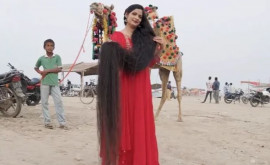 O femeie din India deține recordul pentru cel mai lung păr din lume