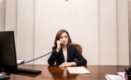 Майя Санду провела телефонный разговор с премьером Латвии Эвикой Силиня