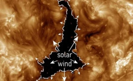 Гигантская дыра на Солнце стала причиной недавно ударившей по Земле солнечной бури