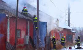 Incendiu la Bălți Un depozit a fost cuprins de flăcări