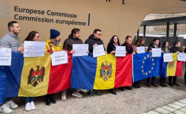 У здания Европейской комиссии был организован флешмоб по поводу вступления Молдовы в ЕС