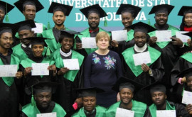 В торжественной обстановке более 40 иностранных студентов окончили Госуниверситет