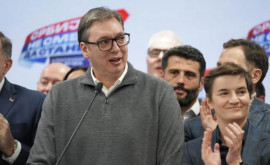 Партия президента Сербии побеждает на досрочных выборах