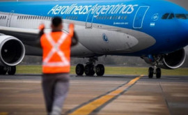 Un avion luat de vînt pe pistă în Buenos Aires