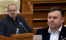Парламент принял отставку двух депутатов