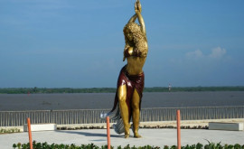 O statuie a interpretei Shakira inaugurată în orașul său natal