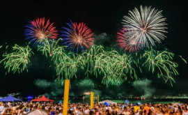 Lumea a întîmpinat 2024 cu focuri de artificii reflecţii şi un rămas bun regal