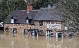 În Anglia sînt în vigoare sute de alerte locale de inundații