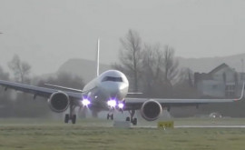 Viral pe internet Clipe de coșmar pentru piloții moldoveni care aterizau la Dublin