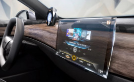 Continental prezintă în premieră mondială primul display auto încorporat în cristal Swarovski transparent