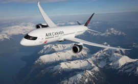Un pasager de la Air Canada a deschis ușa avionului și a căzut pe pistă