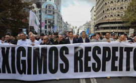 Тысячи португальских полицейских протестовали изза низких зарплат