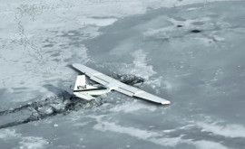 Accident aviatic neobișnuit Un avion a aterizat pe un lac înghețat