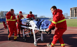 Молодой человек пострадавший в ДТП доставлен из Дрокии в Кишинев экипажем SMURD