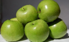 В Молдове начали дешеветь яблоки 