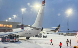 В аэропорту Осло самолет врезался в ограждение 
