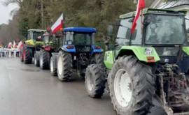 Более трех тысяч грузовиков стоят на границе Польши и Украины