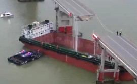 În sudul Chinei o navă sa ciocnit de un pod Sînt victime