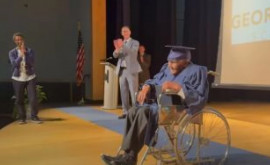 Un bărbat a absolvit liceul la vîrsta de 106 ani