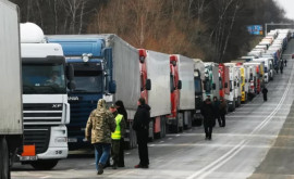 La granița dintre Polonia și Ucraina traficul este blocat